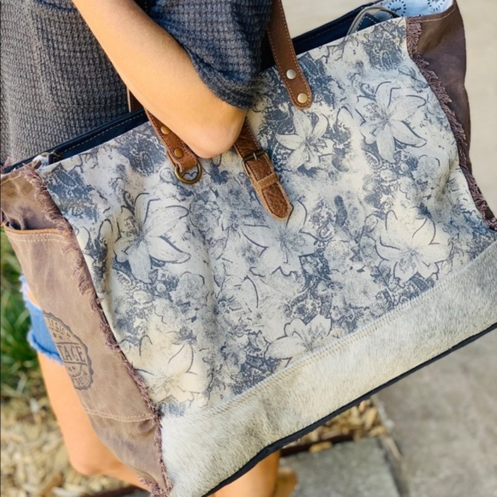 FLOWERT WEEKENDER BAG